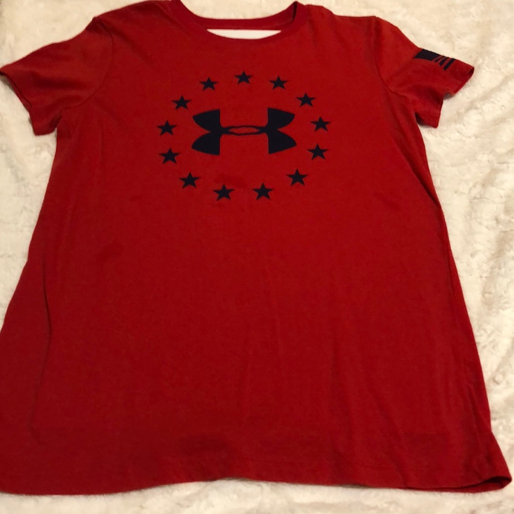 Red and blue under armor short sleeve t-shirt